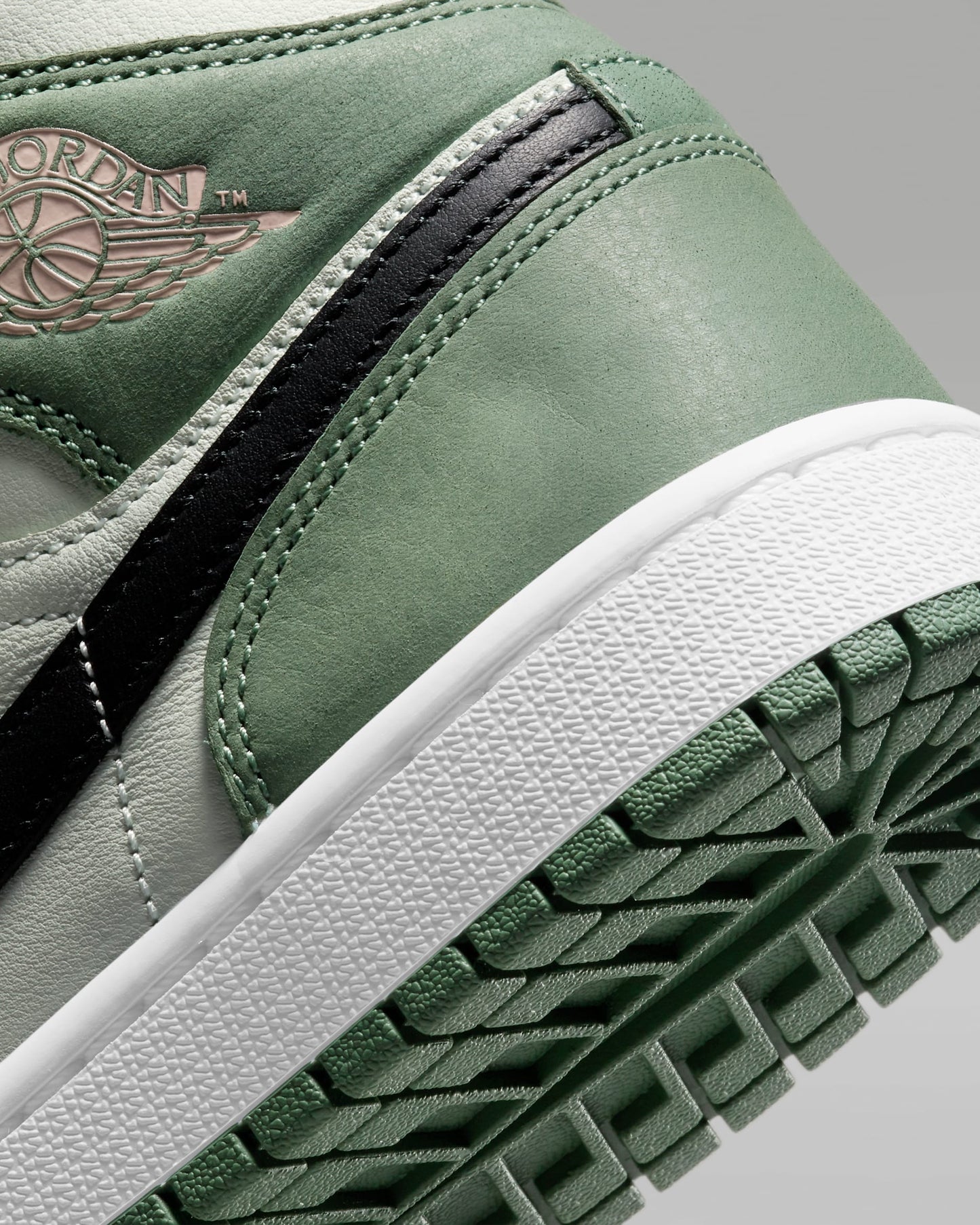 Air Jordan 1 Mid SE