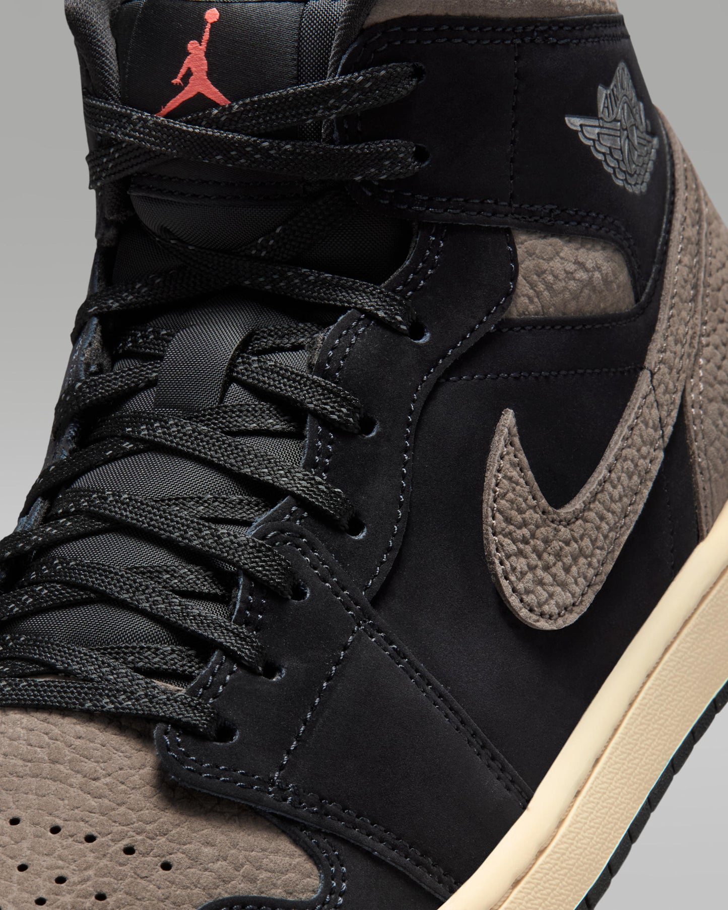 Air Jordan 1 Mid SE
