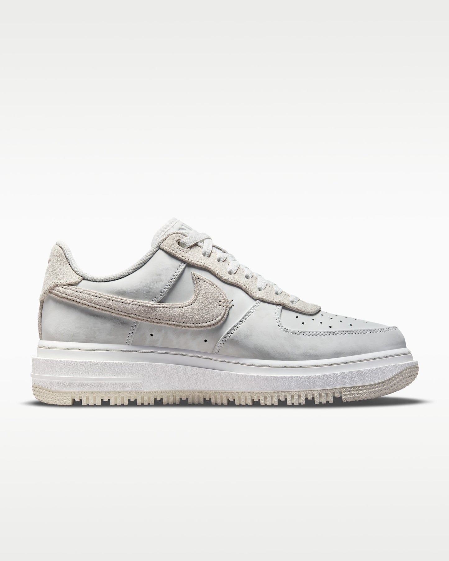 Nike Air Force 1 Luxe