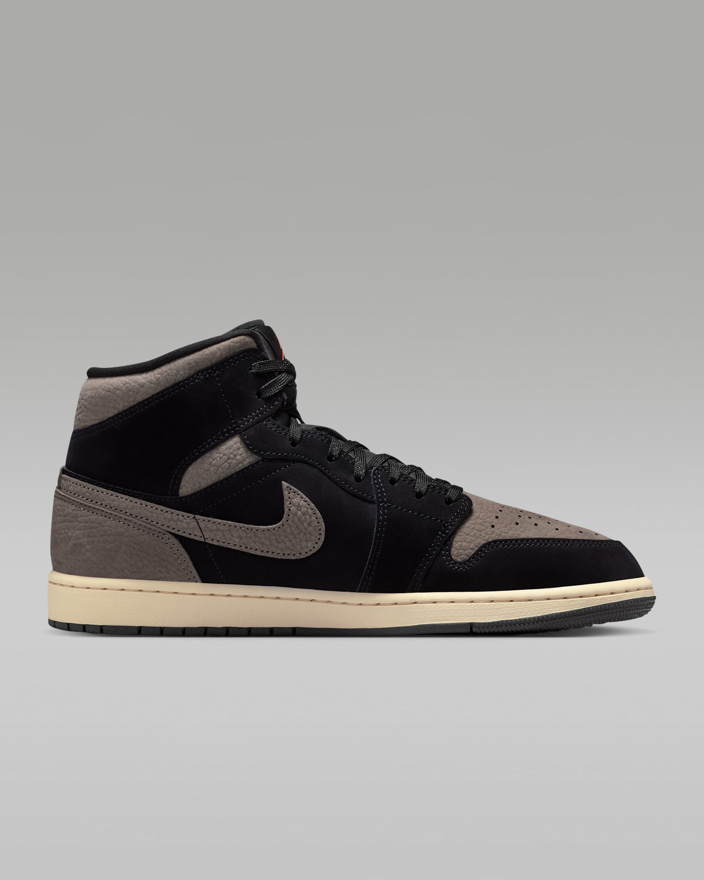 Air Jordan 1 Mid SE