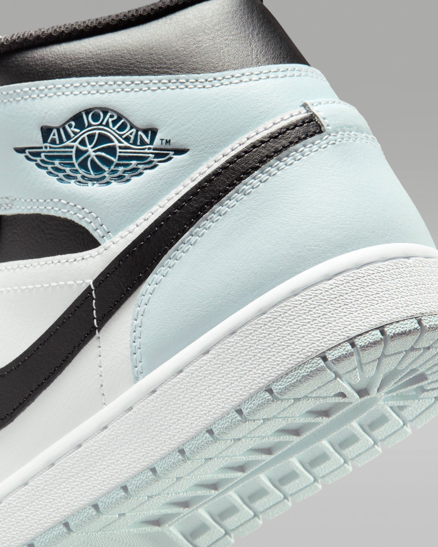 Air Jordan 1 Mid