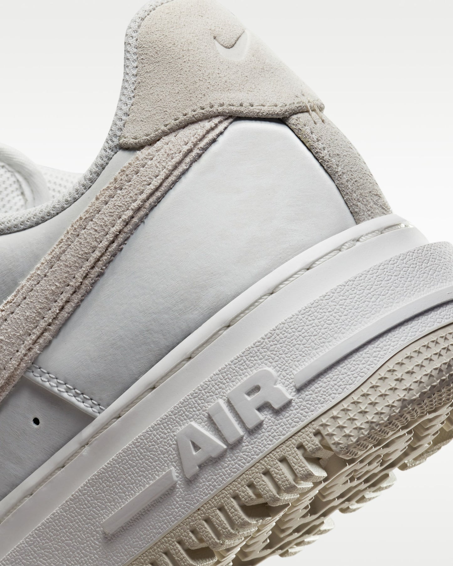 Nike Air Force 1 Luxe